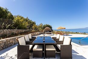 Modern Seaview Nest With Pool Panoramic Views