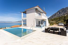 Modern Seaview Nest With Pool Panoramic Views