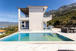 Modern Seaview Nest With Pool Panoramic Views