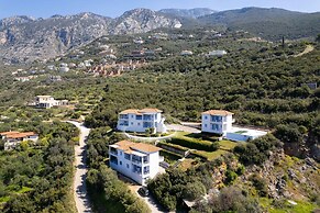 Modern Seaview Nest With Pool Panoramic Views