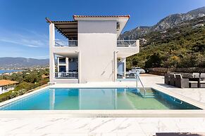 Seaview Getaway With Pool Panoramic Views