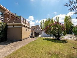 Spacious Seaside Villa in Oostduinkerke