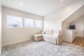 Hidden Treasure Retreat W/hot Tub & River Access 6 Bedroom Home