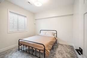 Hidden Treasure Retreat W/hot Tub & River Access 6 Bedroom Home