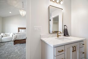 Hidden Treasure Retreat W/hot Tub & River Access 6 Bedroom Home