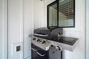 Hidden Treasure Retreat W/hot Tub & River Access 6 Bedroom Home