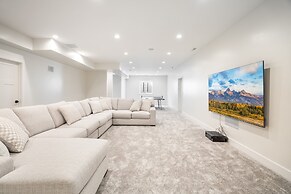 Hidden Treasure Retreat W/hot Tub & River Access 6 Bedroom Home