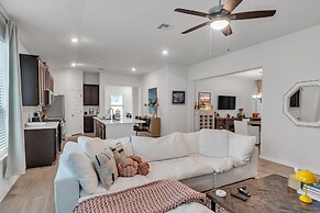 Modern Comfort - San Antonio Retreat 2 Bedroom Home