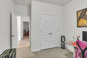 Modern Comfort - San Antonio Retreat 2 Bedroom Home