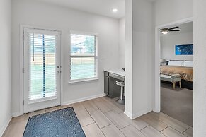 Modern Comfort - San Antonio Retreat 2 Bedroom Home