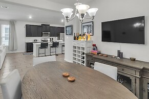 Modern Comfort - San Antonio Retreat 2 Bedroom Home