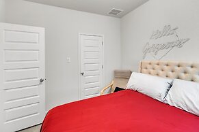 Modern Comfort - San Antonio Retreat 2 Bedroom Home