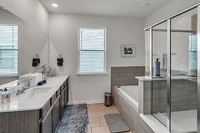 Modern Comfort - San Antonio Retreat 2 Bedroom Home