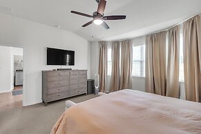 Modern Comfort - San Antonio Retreat 2 Bedroom Home