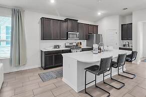 Modern Comfort - San Antonio Retreat 2 Bedroom Home