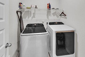 Modern Comfort - San Antonio Retreat 2 Bedroom Home