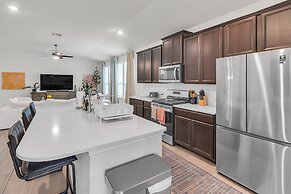 Modern Comfort - San Antonio Retreat 2 Bedroom Home