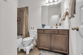 Modern Comfort - San Antonio Retreat 2 Bedroom Home