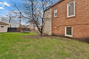 3 Bed Vintage Condo In Chicagolands Trendy Berwyn 3 Bedroom Condo