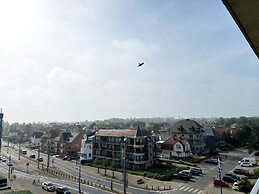 Cosy Studio With Lateral sea View in Koksijde