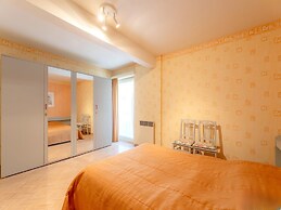 Spacious Pleasant Flat Located on the Seafront