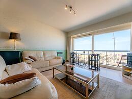 Spacious Pleasant Flat Located on the Seafront