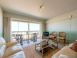 Spacious Pleasant Flat Located on the Seafront