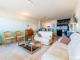 Spacious Pleasant Flat Located on the Seafront