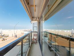 Spacious Pleasant Flat Located on the Seafront