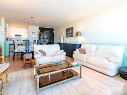 Spacious Pleasant Flat Located on the Seafront