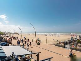 Spacious Pleasant Flat Located on the Seafront