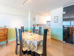 Spacious Pleasant Flat Located on the Seafront