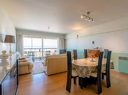 Spacious Pleasant Flat Located on the Seafront