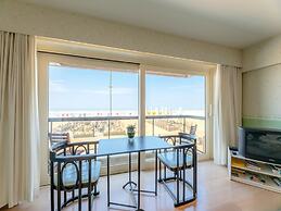 Spacious Pleasant Flat Located on the Seafront