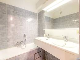 Spacious Pleasant Flat Located on the Seafront