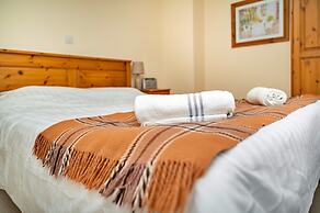 Cottage in Alstonefield Near Peak District Trails