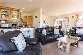 Pet-friendly Chalet in Torpoint, No Deposit
