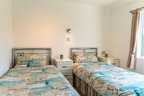 Pet-friendly Chalet in Torpoint, No Deposit