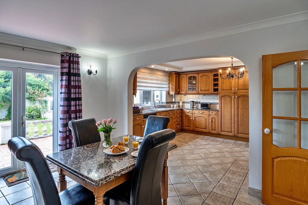 Cottage in Whitestone With Garden & Games Room
