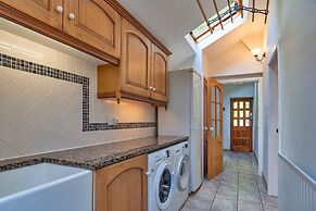 Cottage in Whitestone With Garden & Games Room