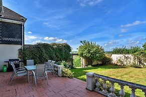 Cottage in Whitestone With Garden & Games Room