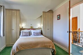 Cottage in Whitestone With Garden & Games Room