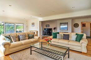 Cottage in Whitestone With Garden & Games Room