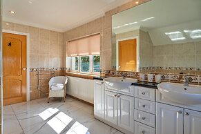 Cottage in Whitestone With Garden & Games Room