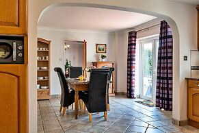 Cottage in Whitestone With Garden & Games Room