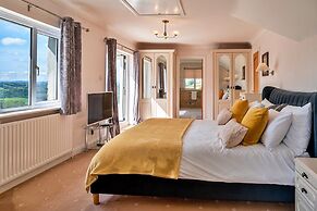 Cottage in Whitestone With Garden & Games Room