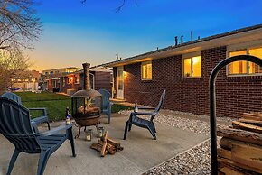 Ultimate Group Getaway Big Yard, Fire Pit, Grill