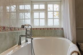 Cottage in Derbyshire With Private Garden