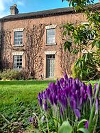 Cottage in Derbyshire With Private Garden