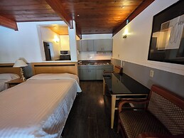Falcon Nest Motel